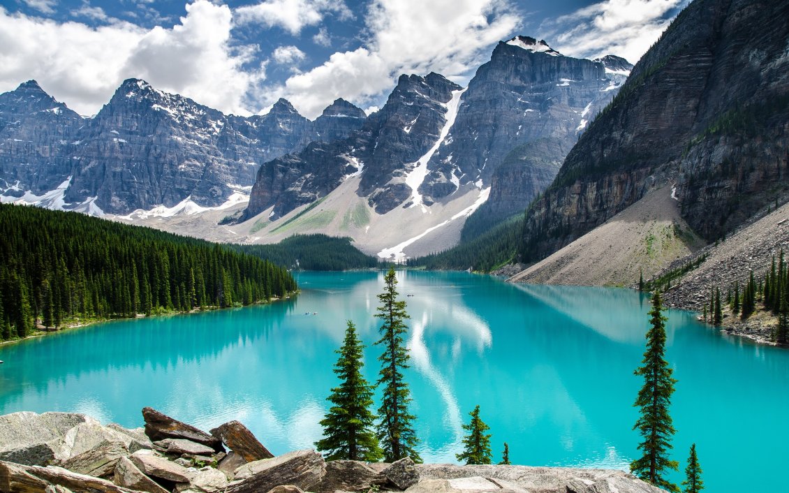Download Wallpaper Moraine Lake National Park - Wonderful nature in the world