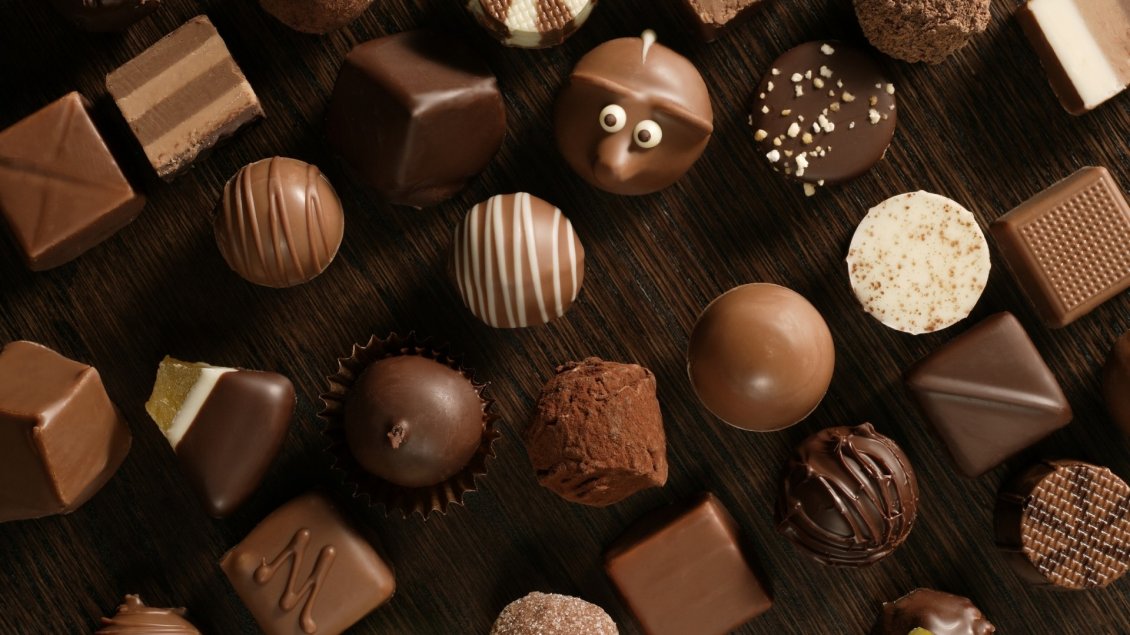 Download Wallpaper Funny chocolate candy - Delicious plate for friends