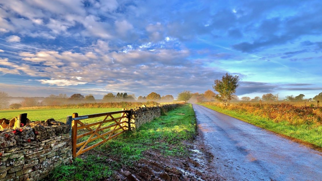 Download Wallpaper Sunrise over the country side road and fence