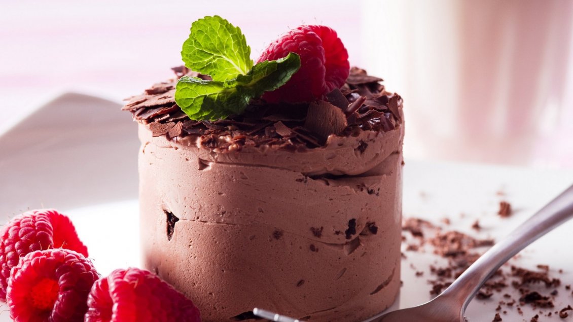 Download Wallpaper Chocolate ice cream cake with raspberries fruit