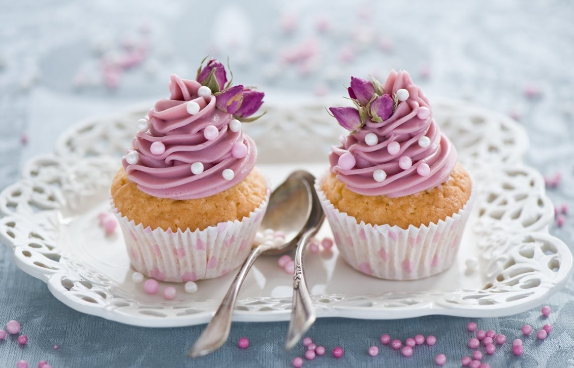 Download Wallpaper Two delicious muffins with pink cream - Flower for love