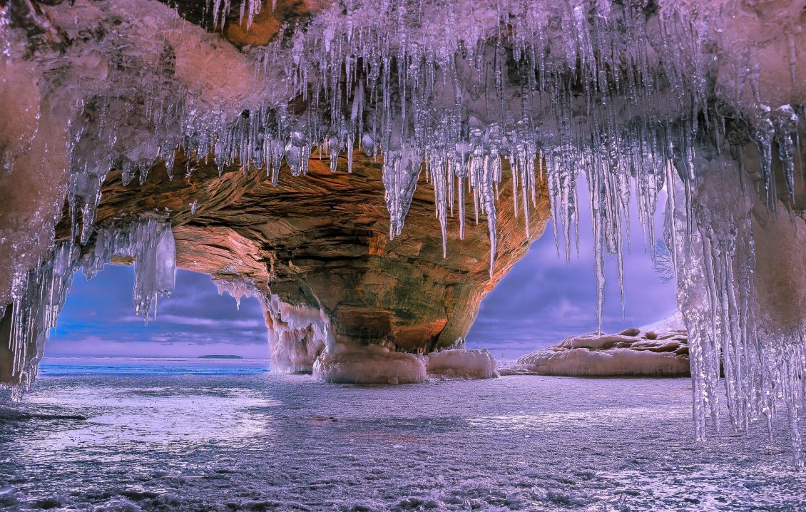 Download Wallpaper Icicles in cave - World magic phenomenons in winter season