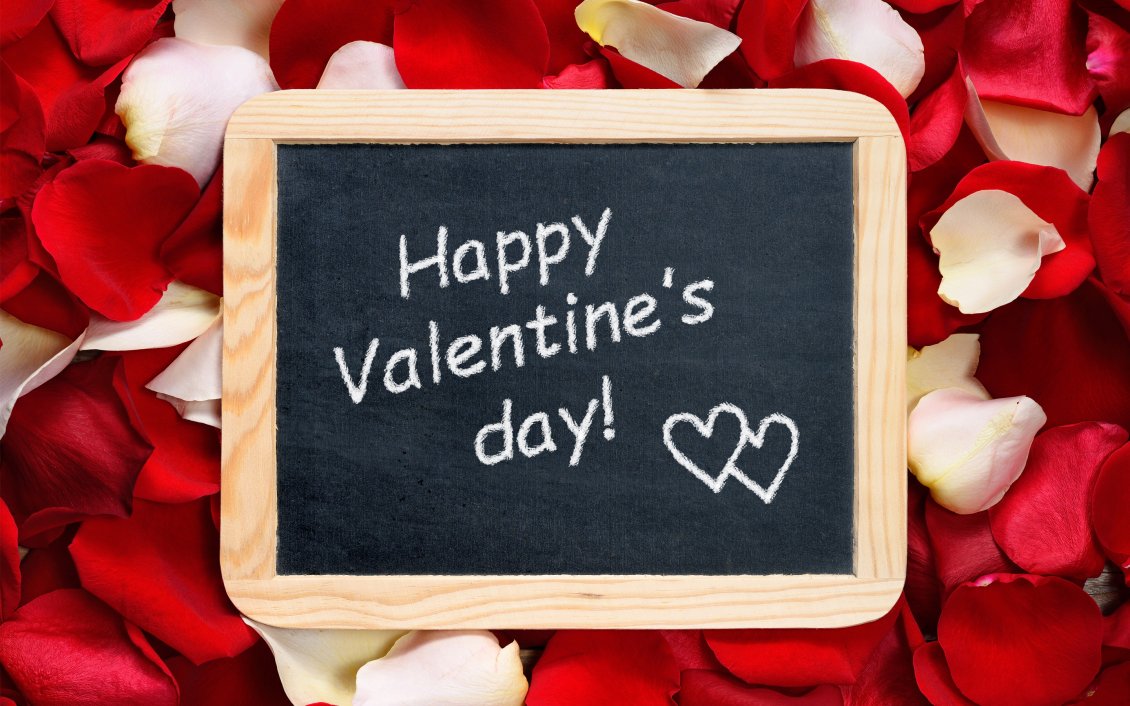 Download Wallpaper Happy Valentine's Day write on a blackboard - rose petals