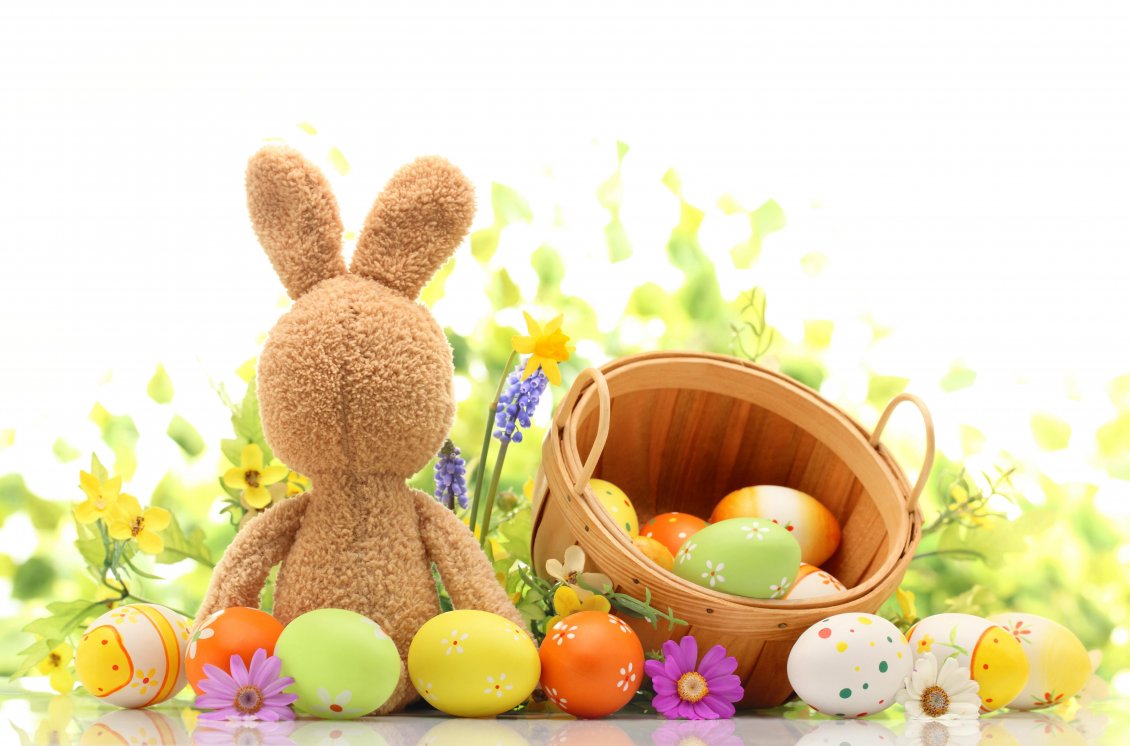 Download Wallpaper Fluffy Easter bunny with a basket full with painted eggs