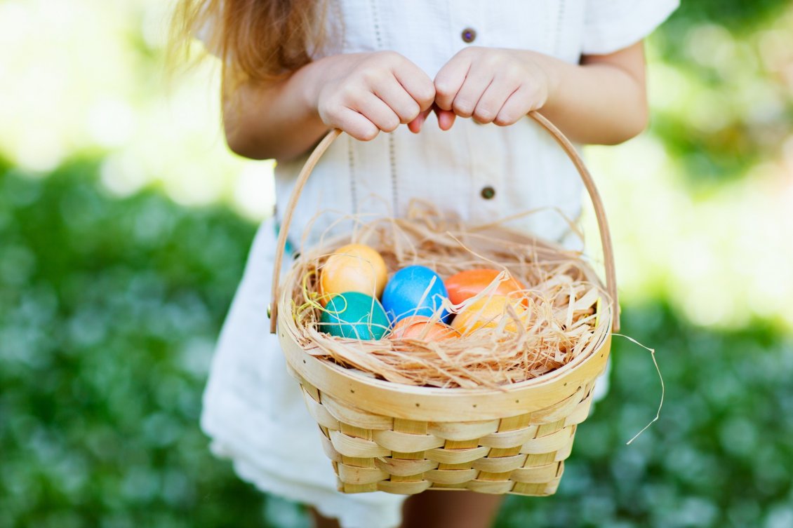 Download Wallpaper Easter eggs in a basket - Happy Spring Holiday