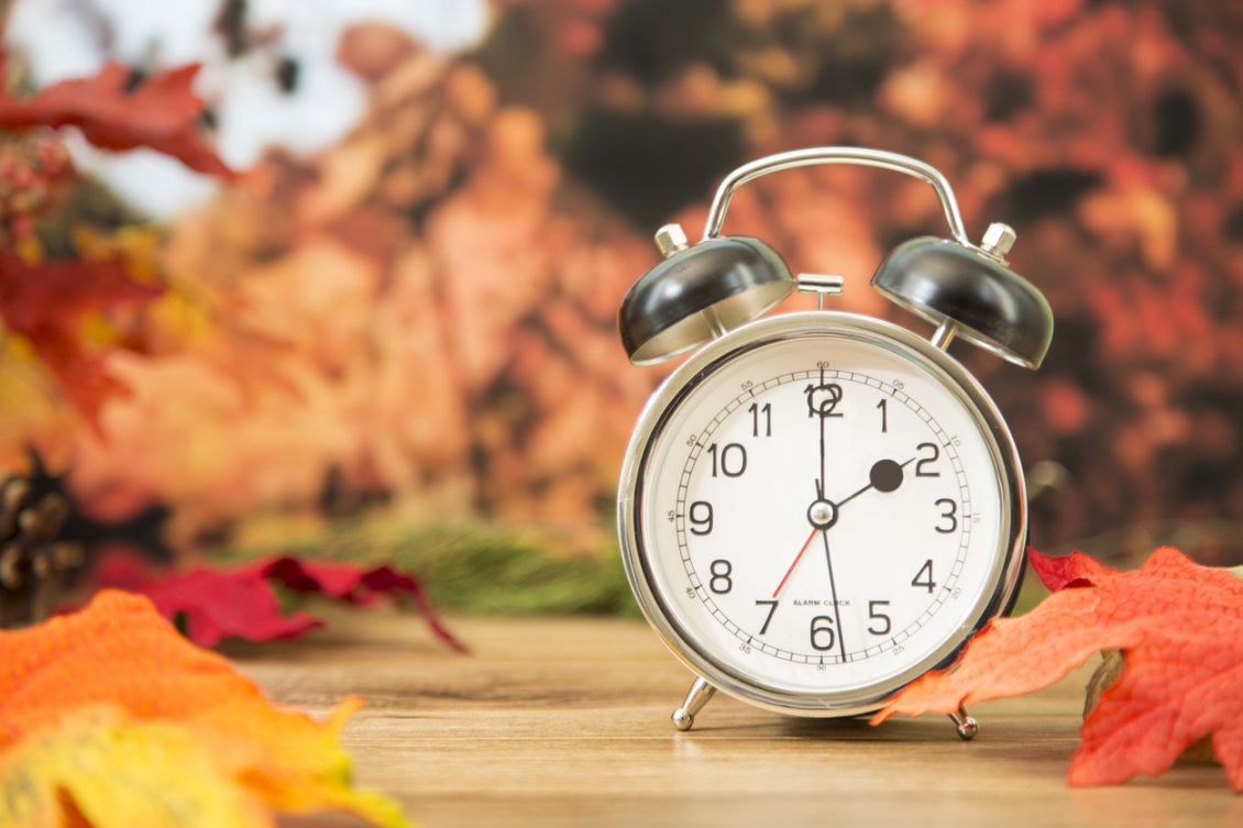 Download Wallpaper Two o'clock in a wonderful autumn day