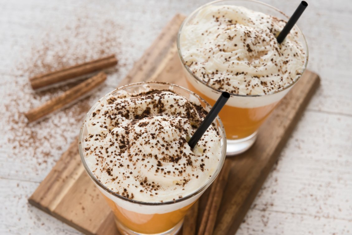 Download Wallpaper Delicious drink with cream and cinnamon - HD wallpaper