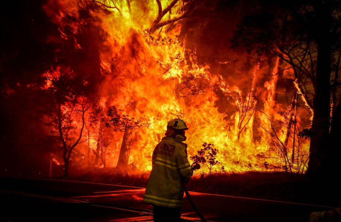 Download Wallpaper Fireman do his job - Stop the fire from Australia continent