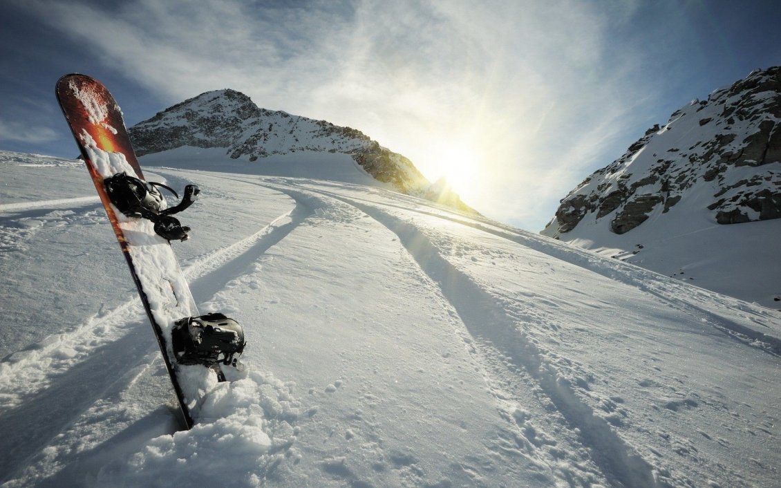 Download Wallpaper Wonderful sunshine over the white snow - Snowboarding