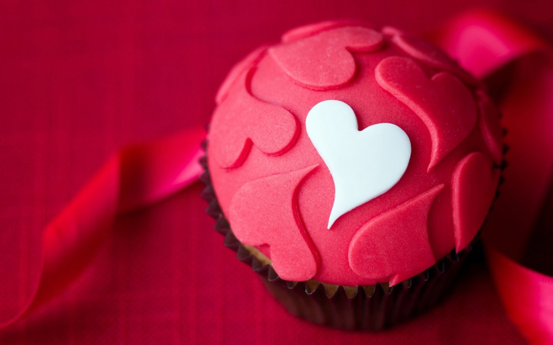 Download Wallpaper Sweet delicious muffin with red and white hearts - Love food