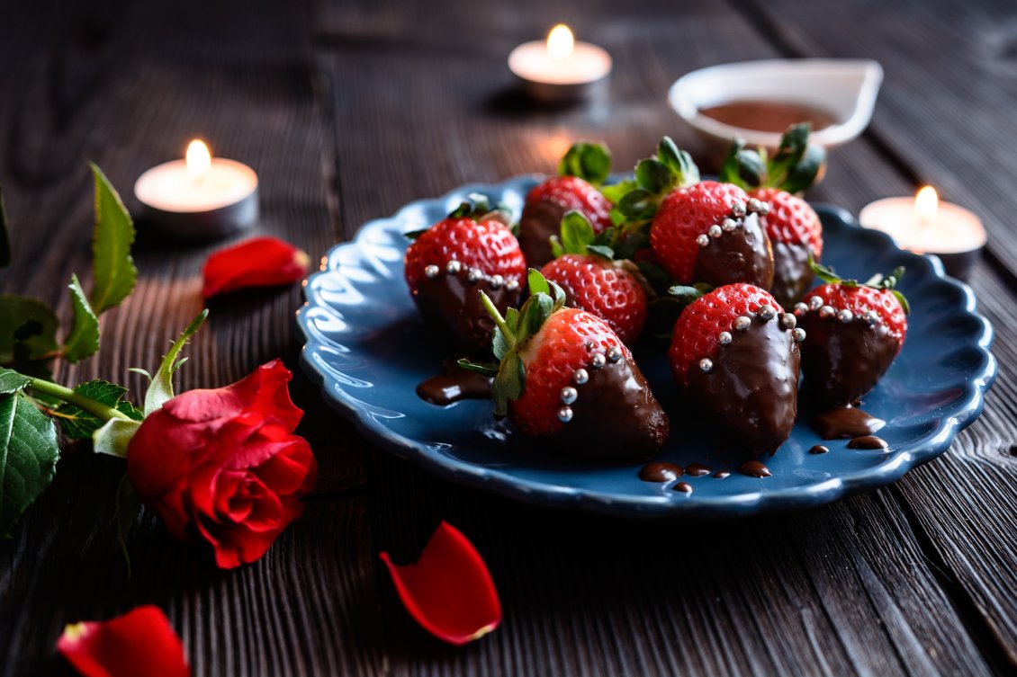 Download Wallpaper Strawberries with chocolate - Romantic dinner with fruits