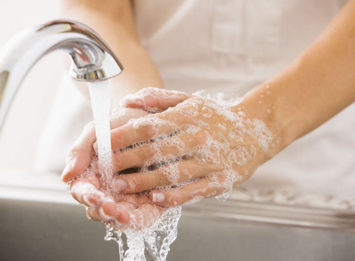 Download Wallpaper Wash your hands correctly with water and soap