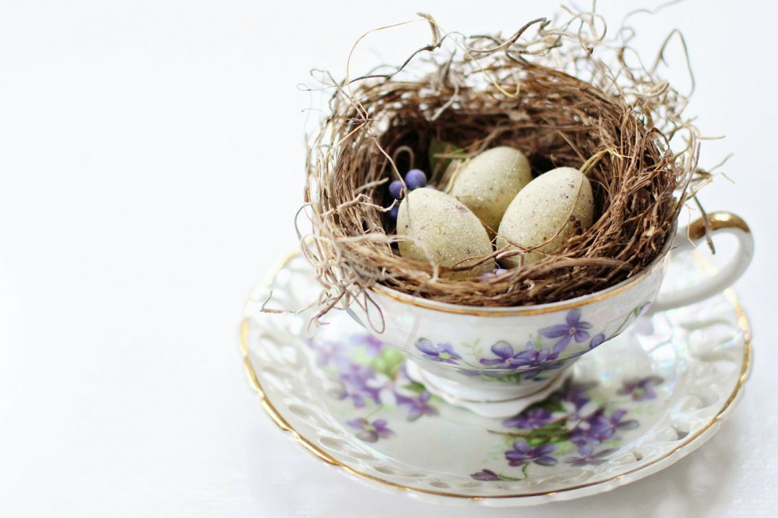 Download Wallpaper Bird house in a cup of coffee - Little Easter eggs inside