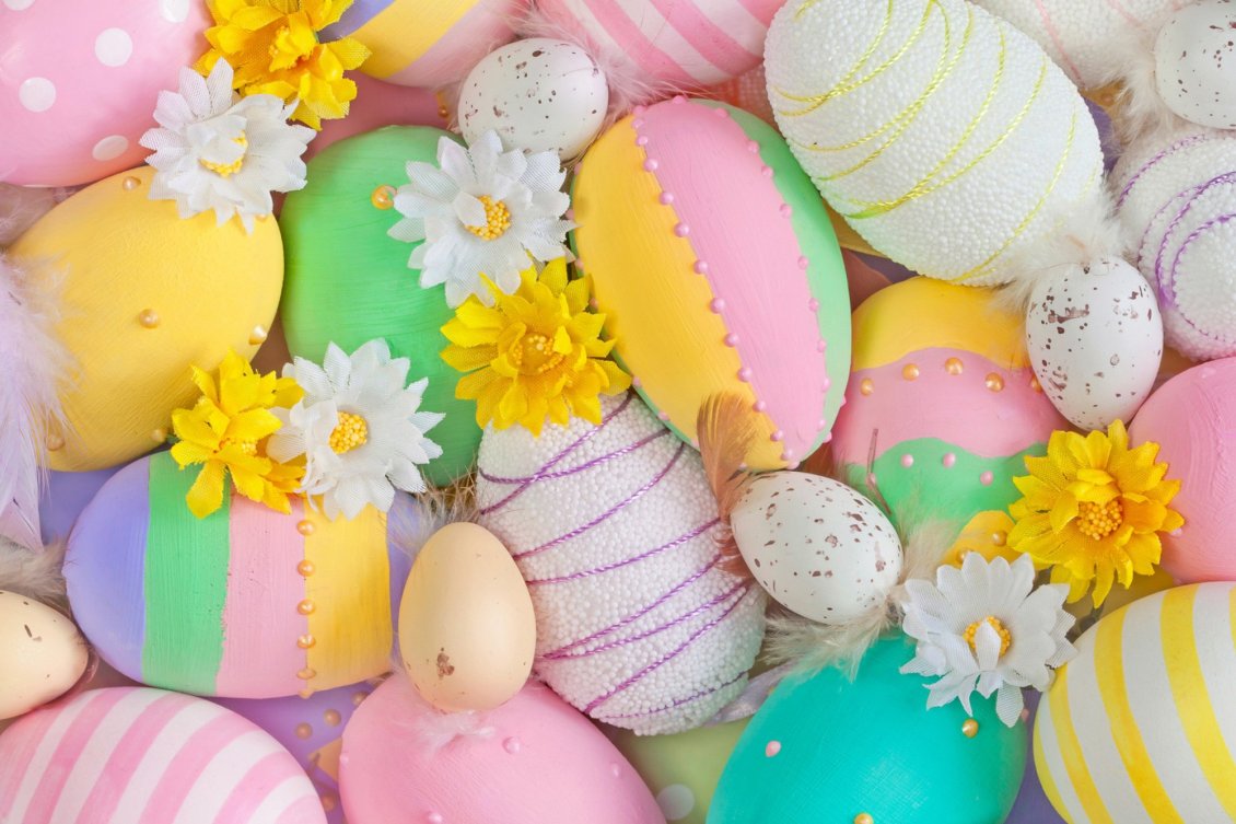 Download Wallpaper Wonderful painted eggs - Rainbow colors on the wall