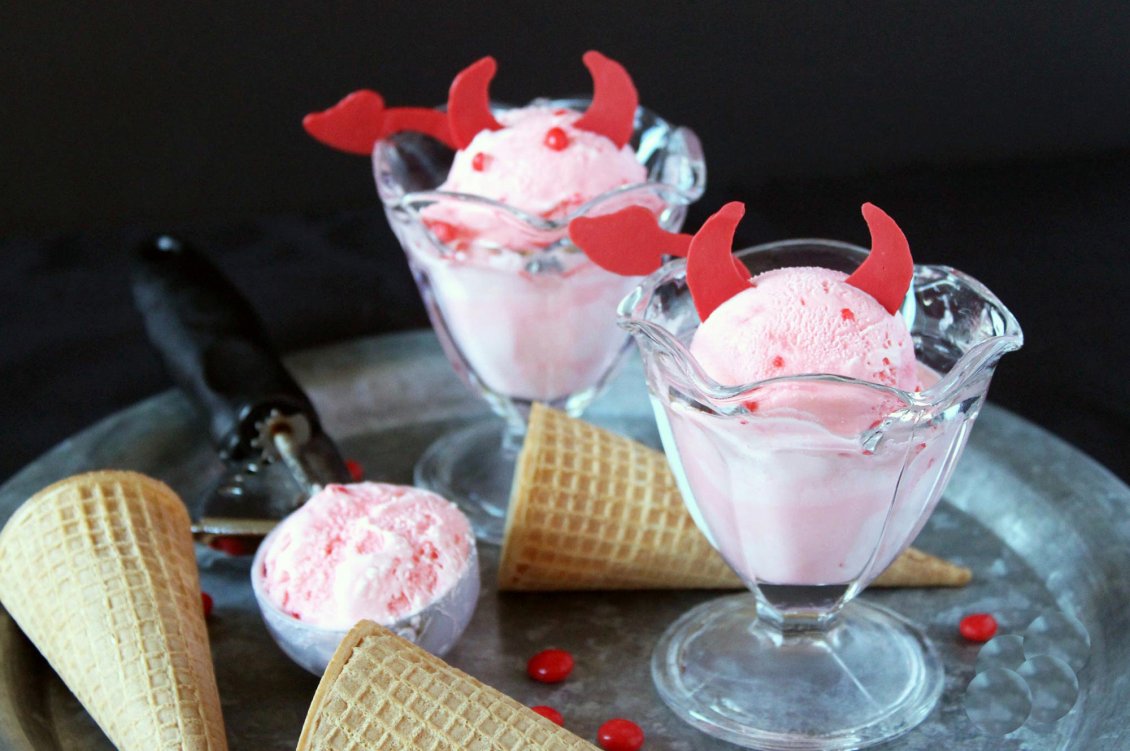 Download Wallpaper Draco ice cream - Sweet strawberry frozen desert