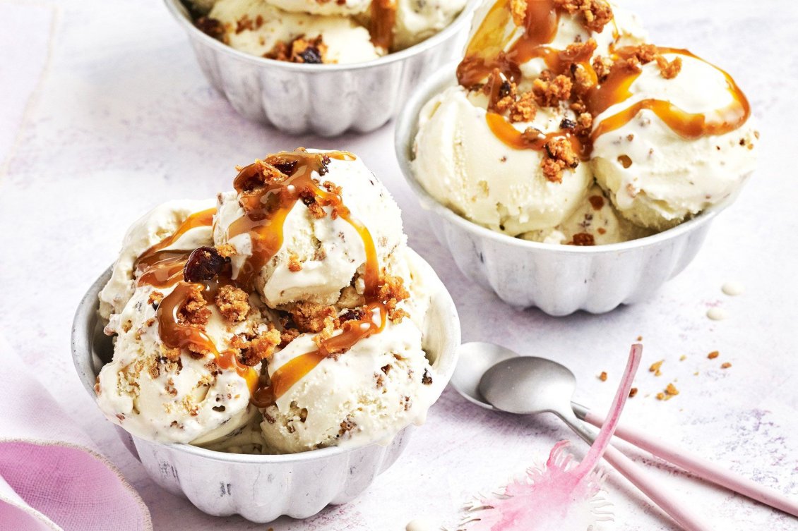 Download Wallpaper Delicious hot cross bun caramel and vanilla ice cream desert