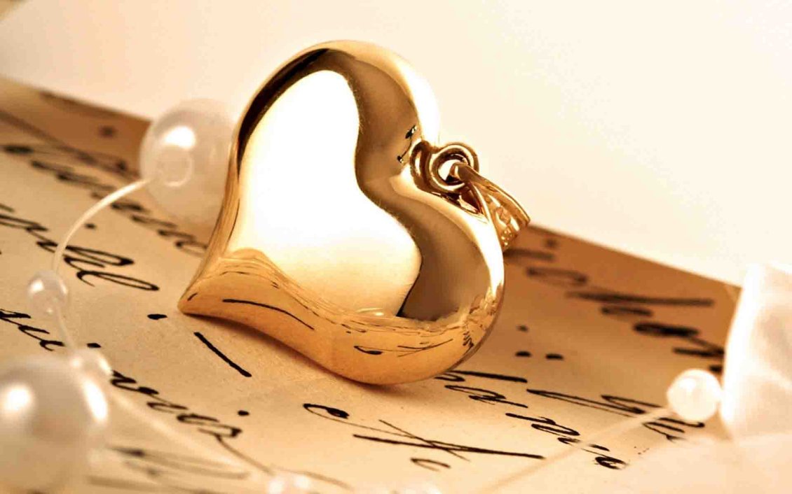 Download Wallpaper Golden heart on a paper - HD wallpaper love time