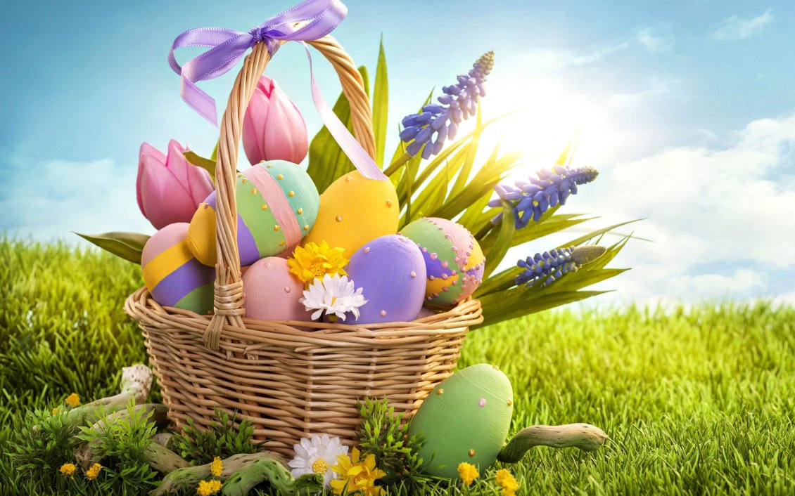 Download Wallpaper Basket full of Easter color eggs - Wonderful spring time