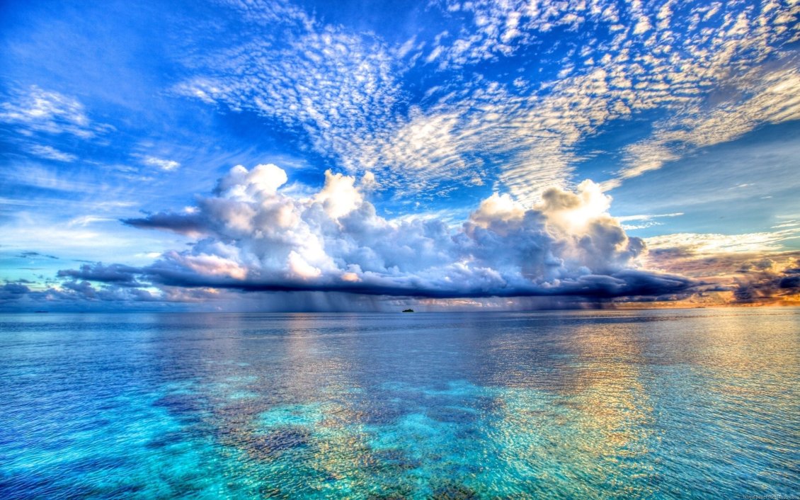 Download Wallpaper White clouds on the beautiful blue sky - Ocean mirror
