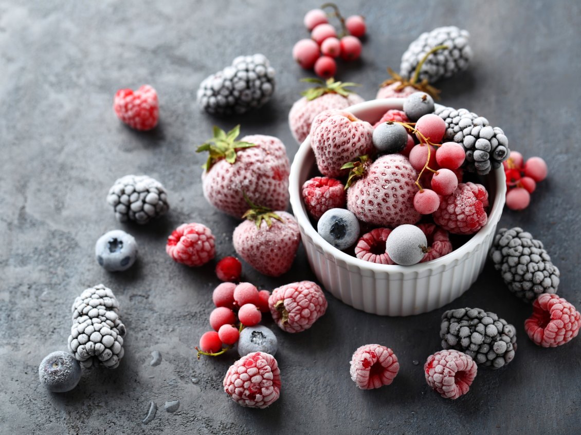 Download Wallpaper Delicious frozen fruits - Strawberry blueberry and raspberry