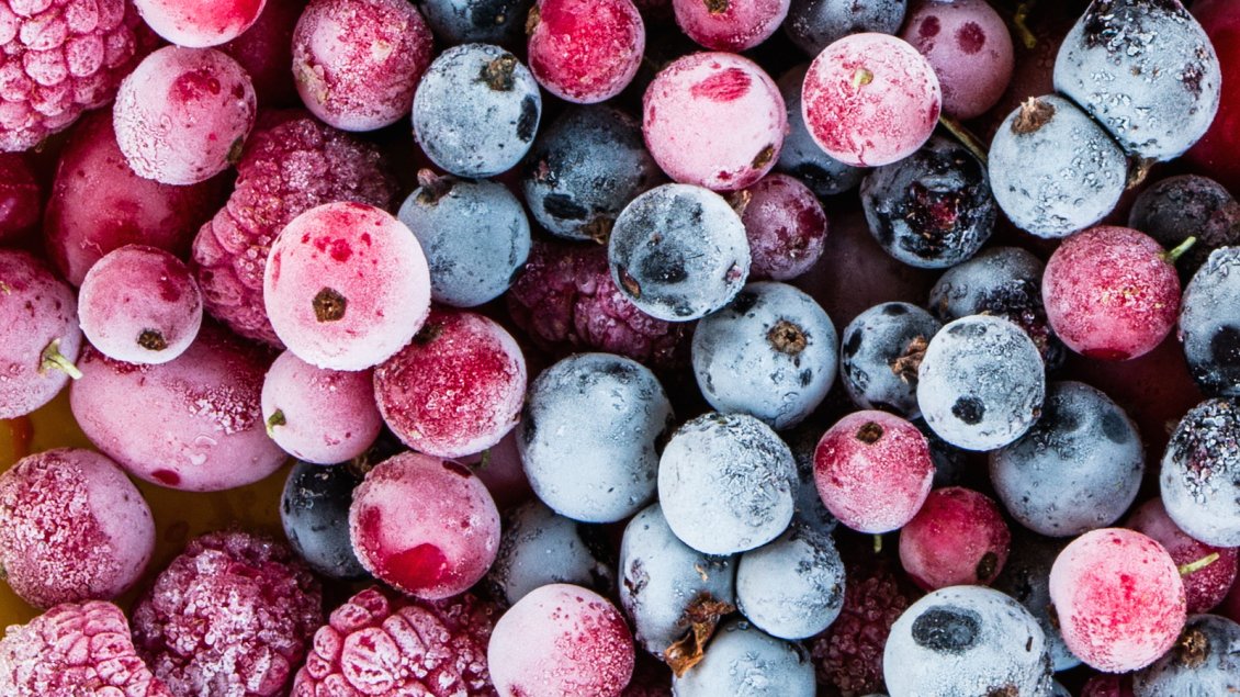 Download Wallpaper Beautiful frozen vitamin time raspberry and blueberry