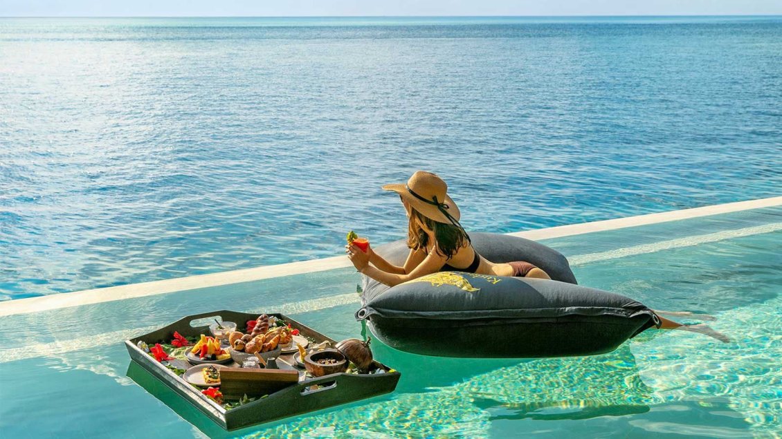 Download Wallpaper Infinity pool and beautiful ocean view - HD wallpaper