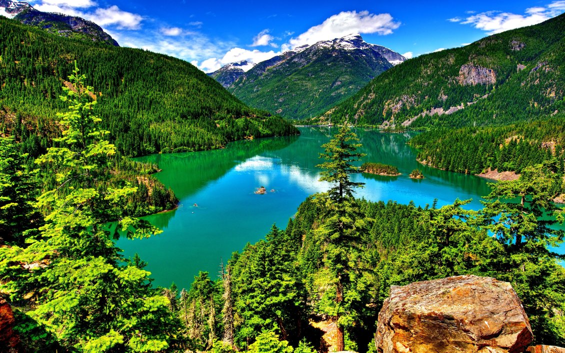 Download Wallpaper Green water in the middle of the mountains wonderful nature