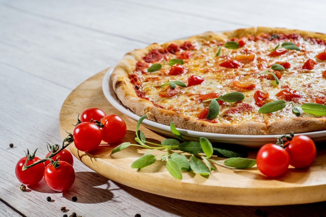 Download Wallpaper Pizza with cherry tomatoes and basil - HD wallpaper
