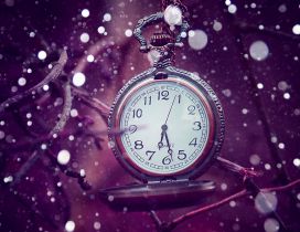 Pocket watch in the snowflakes - 3D macro wallpaper