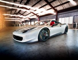 Ferrari 430 Scunderia - White car in the garage