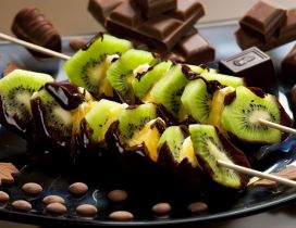 Kiwi and peanapple with chocolate