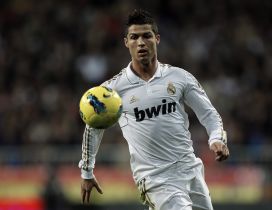 Cristiano Ronaldo play football at the stadium