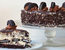 Chocolate cake with oreo biscuits