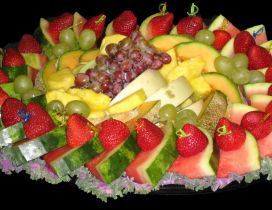 Many pieces of fruits arranged on a plate