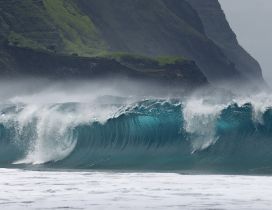 Big waves between the mountains