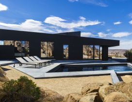 The Black Desert House - A beautiful building