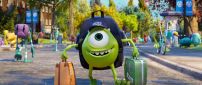 Monster University - Green monster with two suitcases