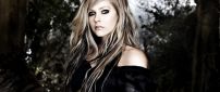 Avril Lavigne in black in the forest