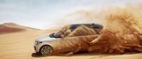 Range Rover Vogue in the desert - Sand dust