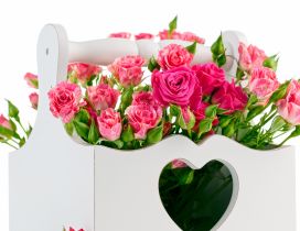 Love roses - Pink flowers in a basket with handle