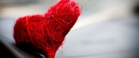 A heart made of red thread - Love wallpaper