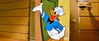 Donald Duck happy at the door - Cartoon wallpaper
