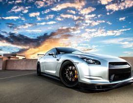 Stunning Silvery Nissan GT-R35 front view