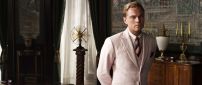 The actor Jay Gatsby in white suit