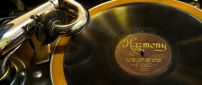 Old golden phonograph - Music wallpaper