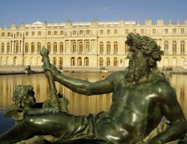 Palace of Versailles and a statue - France wallpaper