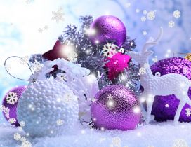 Shiny purple and white Christmas balls - Big snowflakes