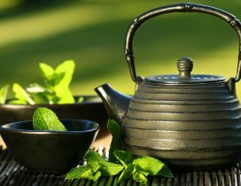 Old kettle - tea with mint