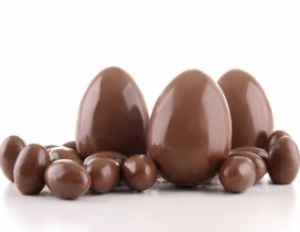 Different kind of Easter chocolate eggs - HD wallpaper