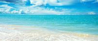 Perfect blue ocean water - Happy summer at seaside